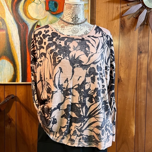 🛍️ BUFFALO JEANS Pale pink and black abstract floral loose fit sweater size S.‎ - Picture 1 of 11